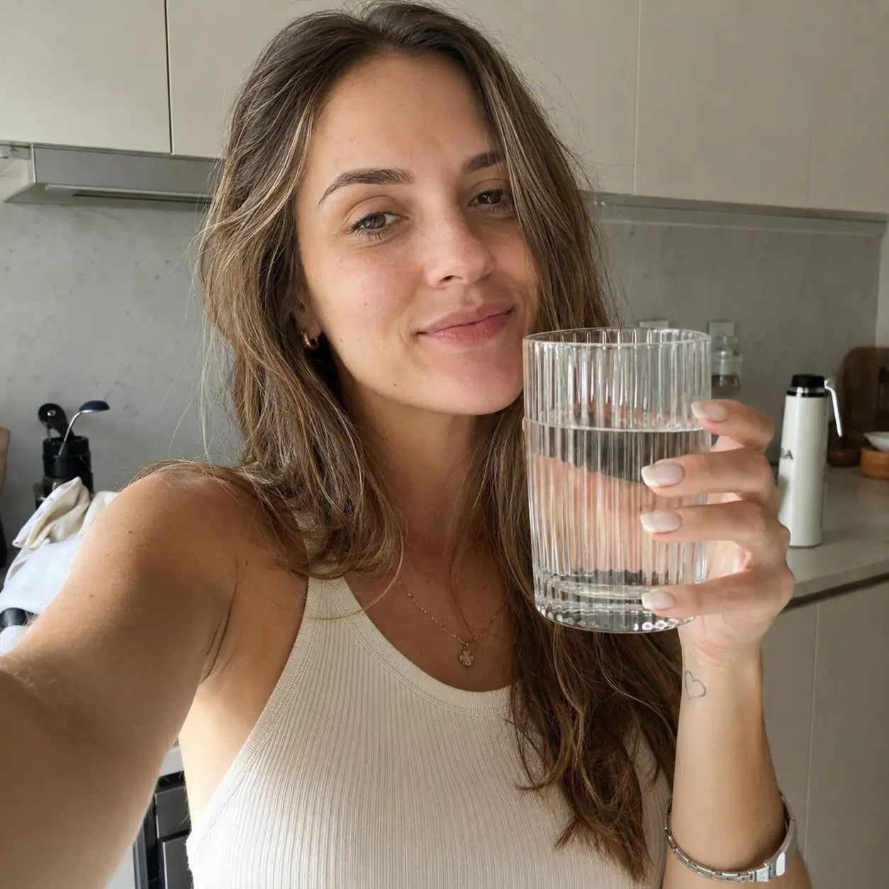 Carolina M., de Rosario, con su vaso de Fibra Activa